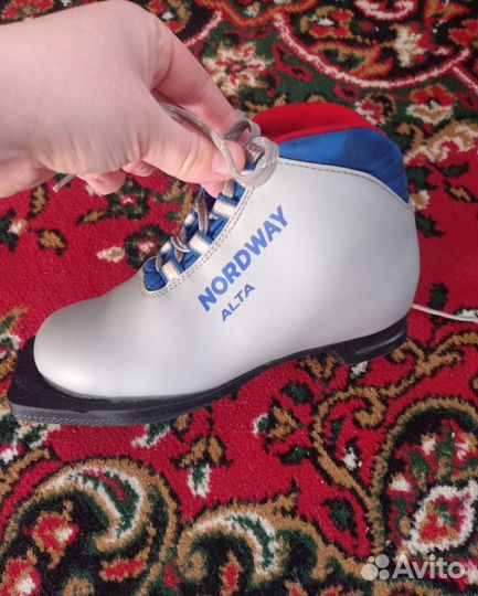 Лыжные ботинки