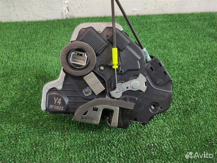 Замок двери передней левой Toyota Corolla E120 20