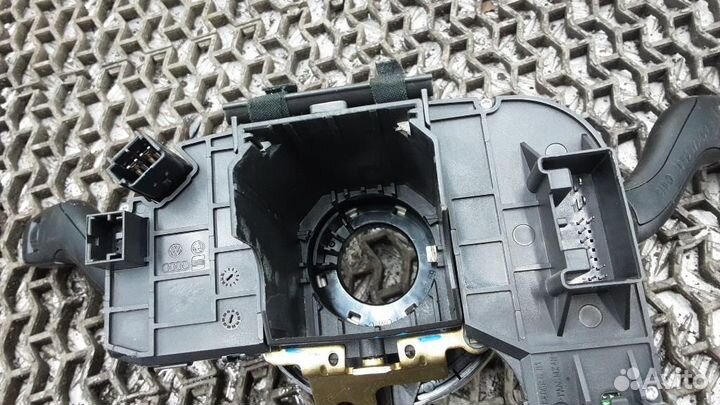 Переключатель поворотов подрулевой Audi A4/RS4/S4