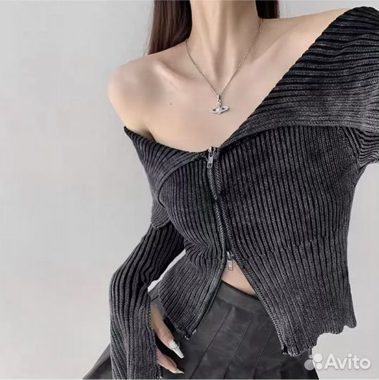 Кофта с открытыми плечами