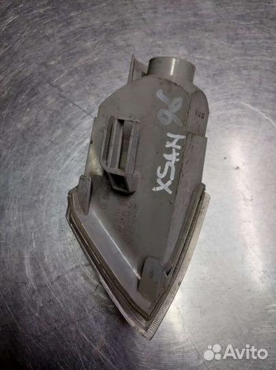 Поворотник правый Citroen Xantia