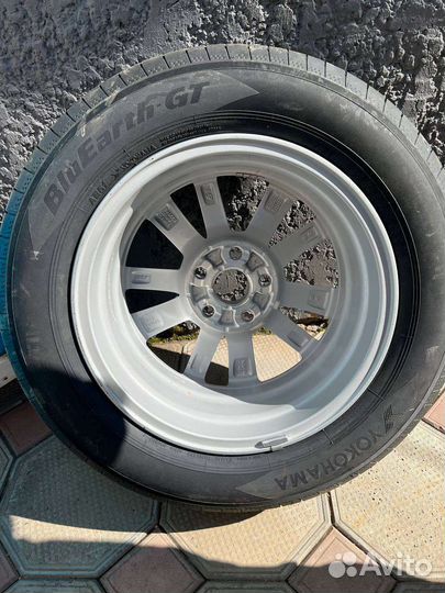 Оригинальный диск с резиной camry r16