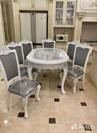 Стол кухонный и стулья