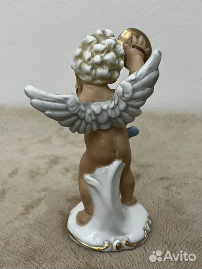 Фарфоровая статуэтка 
