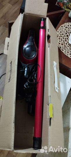 Вертикальный беспроводной пылесос kitfort