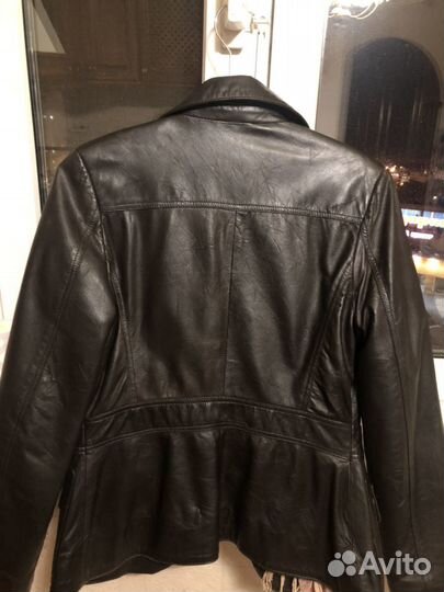 Кожаная куртка коричневого цвета