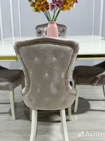 Стол и стулья