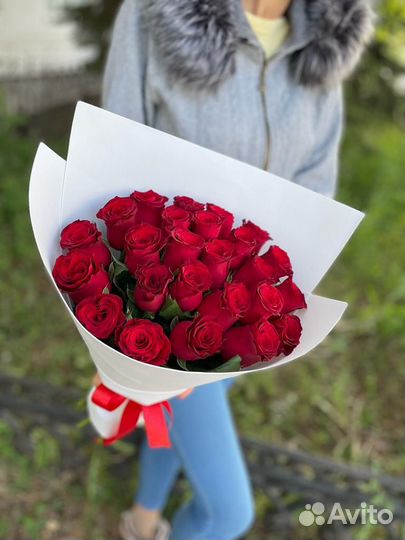 Шикарный букет роз красных