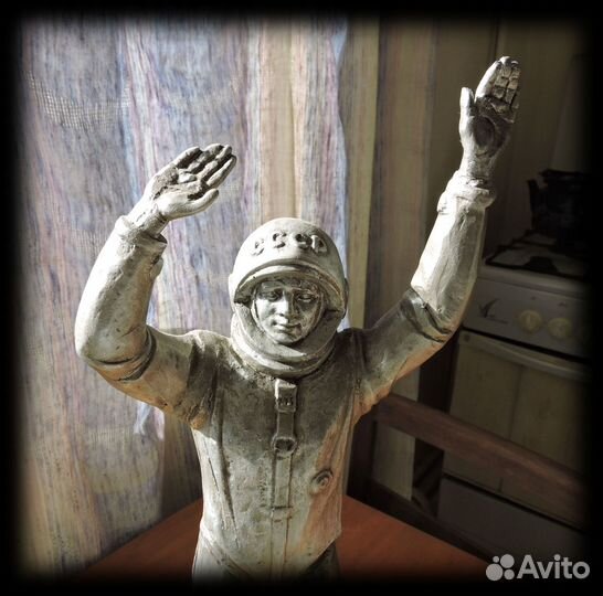 Скульптура Ю.А.Гагарина.1966 г. работа Котова И.К