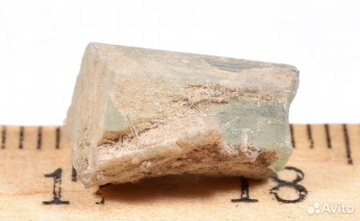 Аквамарин кристалл в рубашке