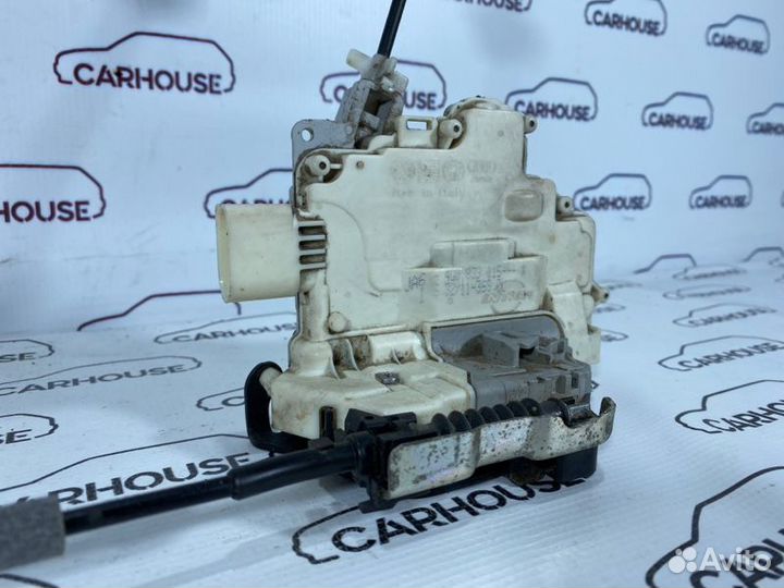 Замок двери задний левый Volkswagen Touareg NF