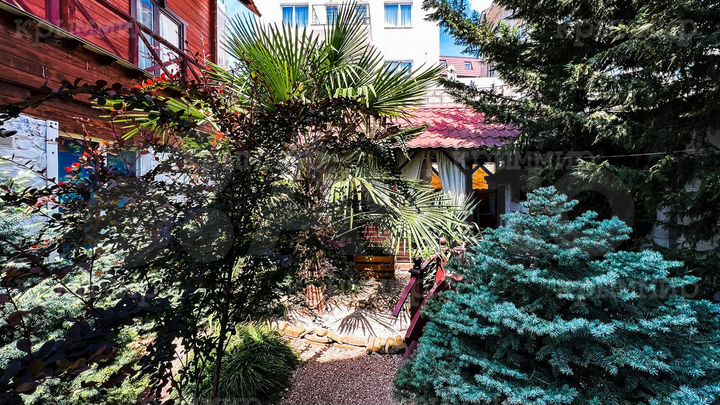 Дом 180 м² на участке 5 сот.