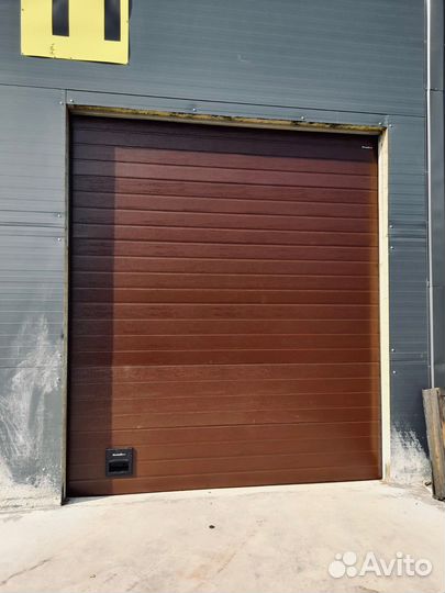 Секционные ворота под ключ