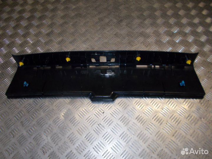 Накладка замка багажника задняя Volvo S80 С80