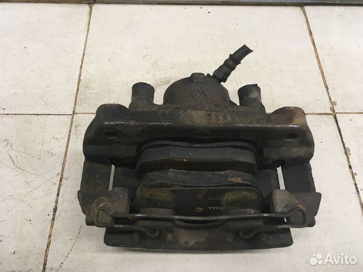 Суппорт передний правый Megane III 2009-2016