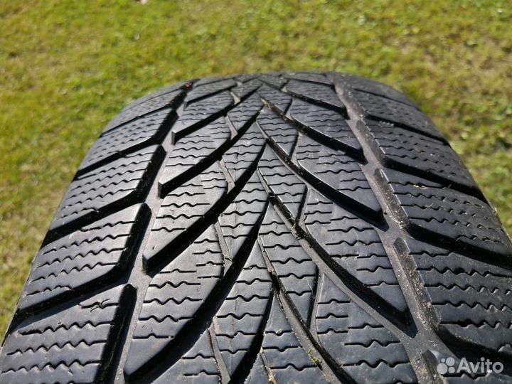 Goodyear UltraGrip Ice 2 215/65 R16 98T