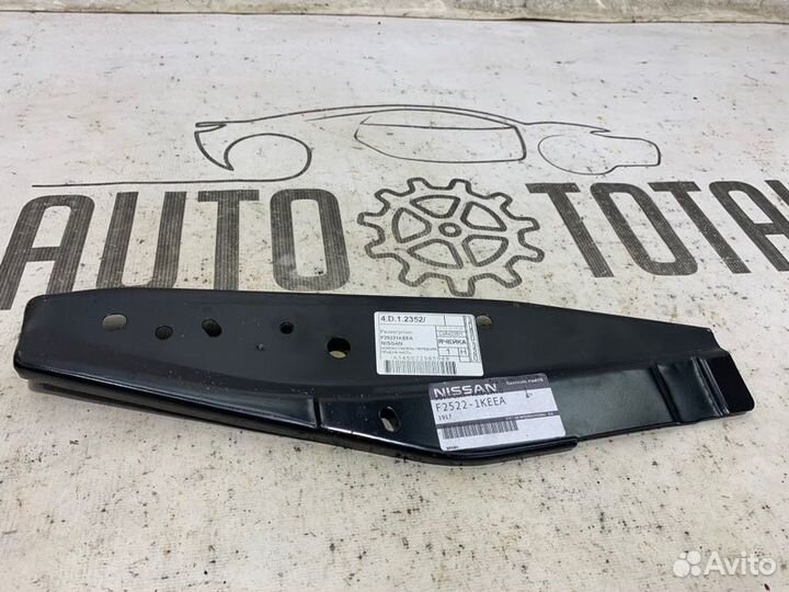 Кронштейн радиатора правый Nissan Juke