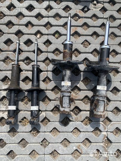 Амортизаторы на Subaru XV 1 поколения комплект