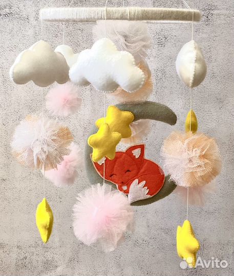 Мобиль на кроватку из фетра для девочки