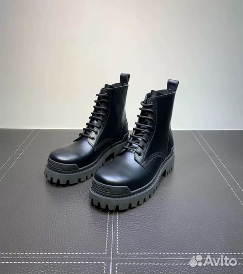 Ботинки Balenciaga Strike Leather Boots