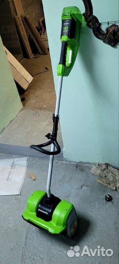 Снегоуборщик Greenworks, снегочист, шнек, лопата