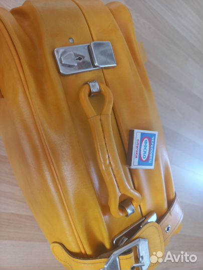 Чемодан ретро