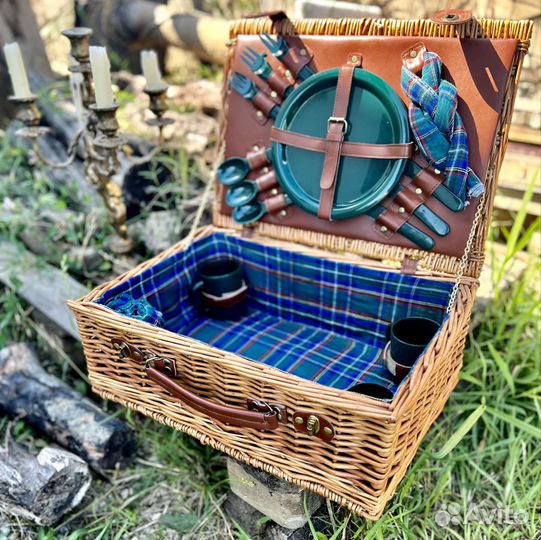 Набор для пикника в корзине