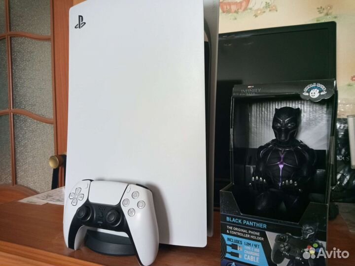 Playstation 5 DE + новый держатель для геймпада