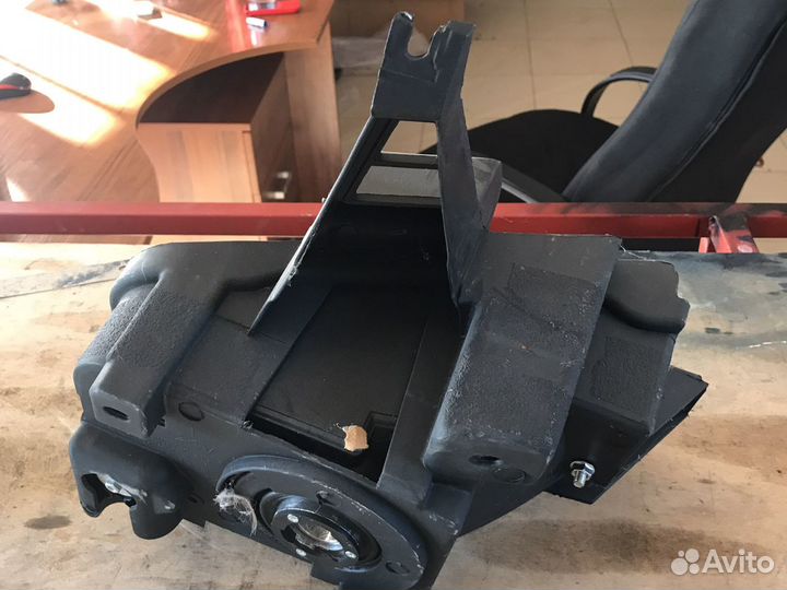 Фара противотуманная Левая Toyota Land Cruiser 200