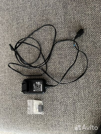 Зарядное устройство Motorola, брелок Nokia