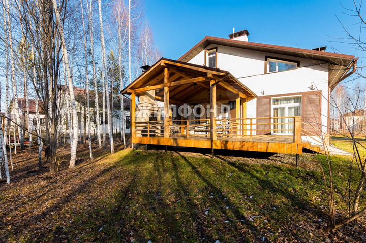 Дом 323,2 м² на участке 10,7 сот.