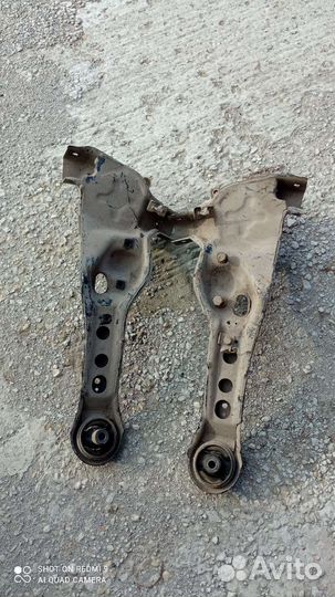 Продам рычаги задние Мицубисси Каризма 2003 г