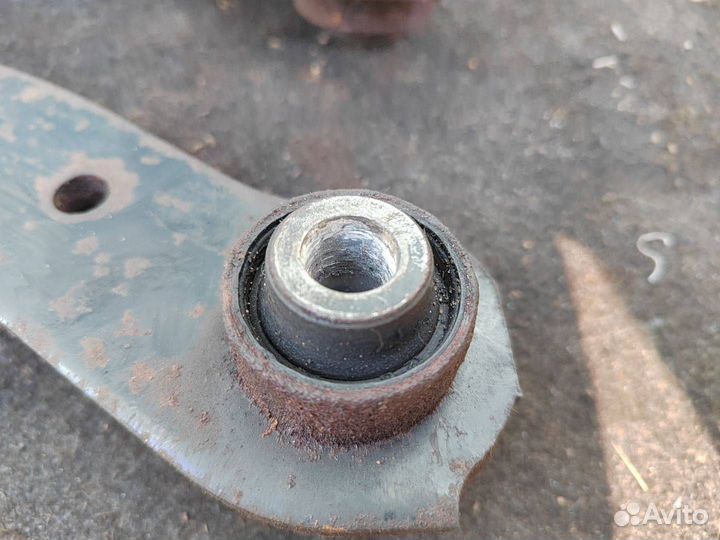 Рычаг задний Mitsubishi ASX GA1W 2012 MN184100