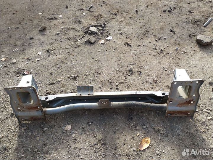 Передний усилитель бампера SsangYong actyon