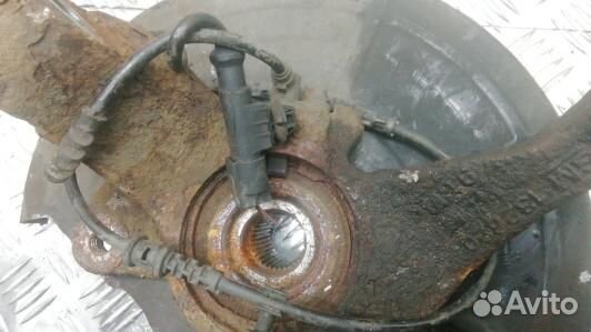 Ступица передняя правая opel meriva B (UEA10N901)