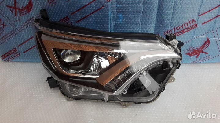 Фара правая LED Toyota RAV 4 2016-2019