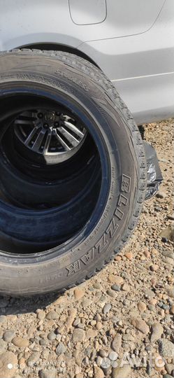 Bridgestone Blizzak DM-V1 215/60 R17 96R
