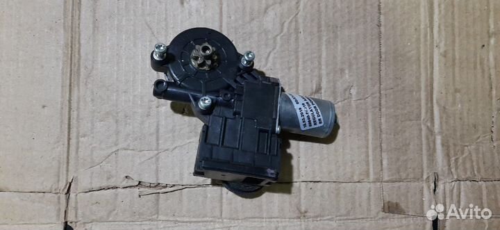 Моторчик стеклоподъемника задний левый Toyota C-HR