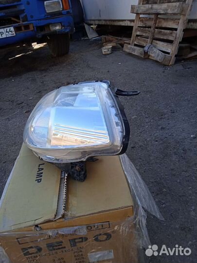 Nissan tiida фара левая