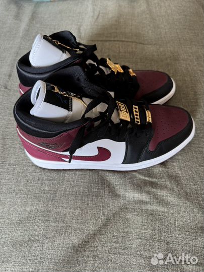 Jordan 1 Mid Beetroot