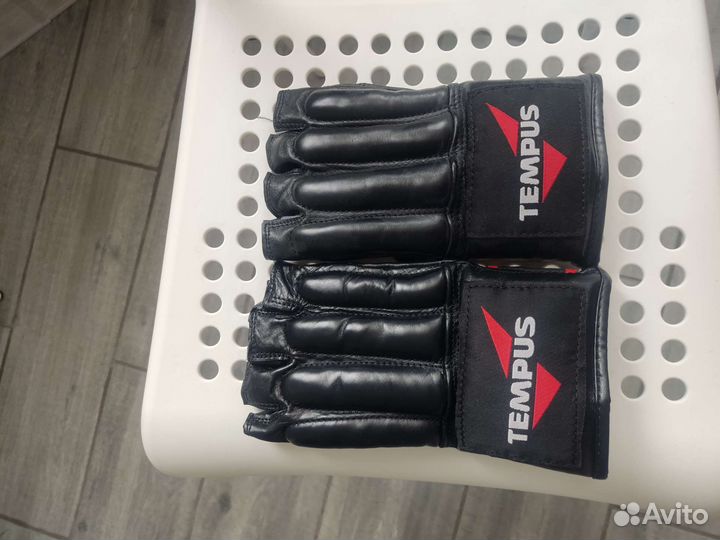 Перчатки для единоборств MMA