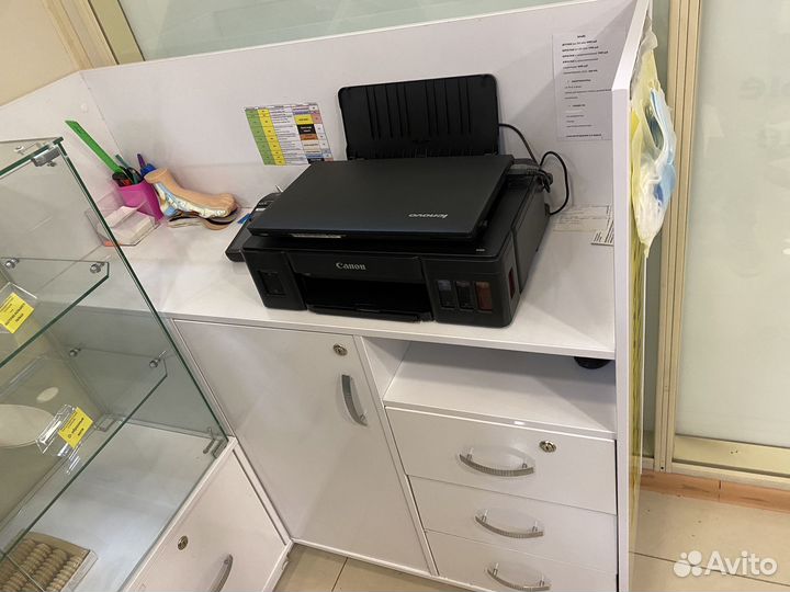 Стол уомпьютерный