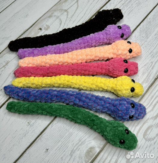 Змейки вязаные плюшевые (символ 2025 )