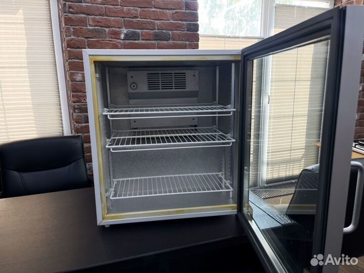 Холодильный шкаф