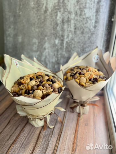 Съедобные букеты для женщин из сухофруктов