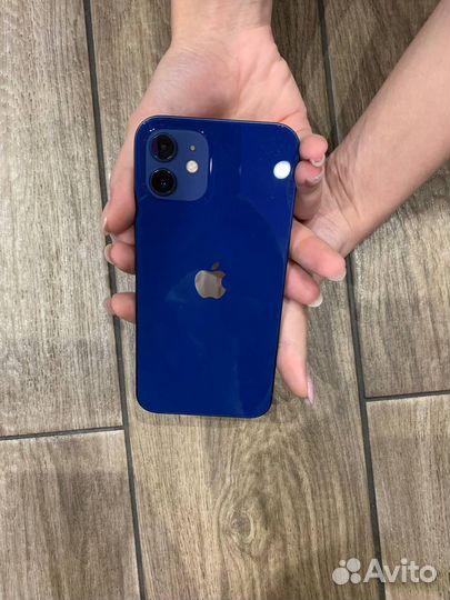 iPhone 12, 64 ГБ