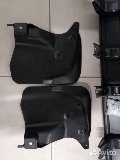 Пороги Toyota Land Cruiser 200 с подсветкой черные