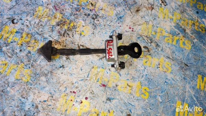 Ограничитель двери задний левый Mazda Axela BK5P