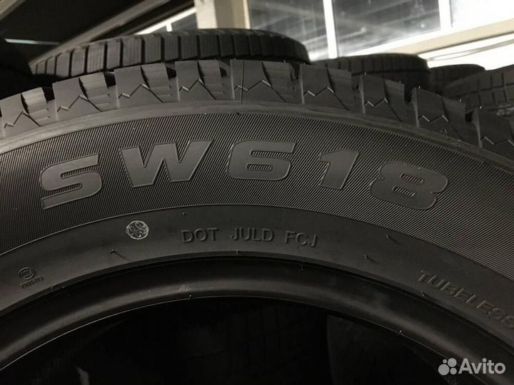Westlake SW618 235/45 R17 97