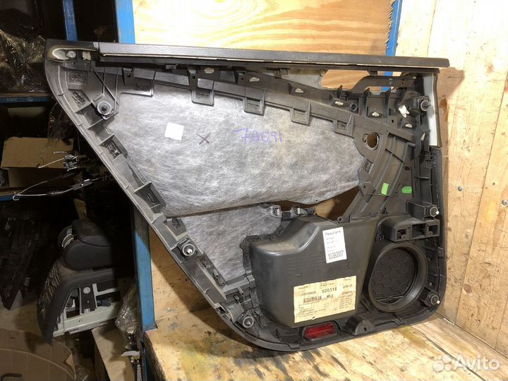 Обшивка задней правой двери VW Passat B6 79041